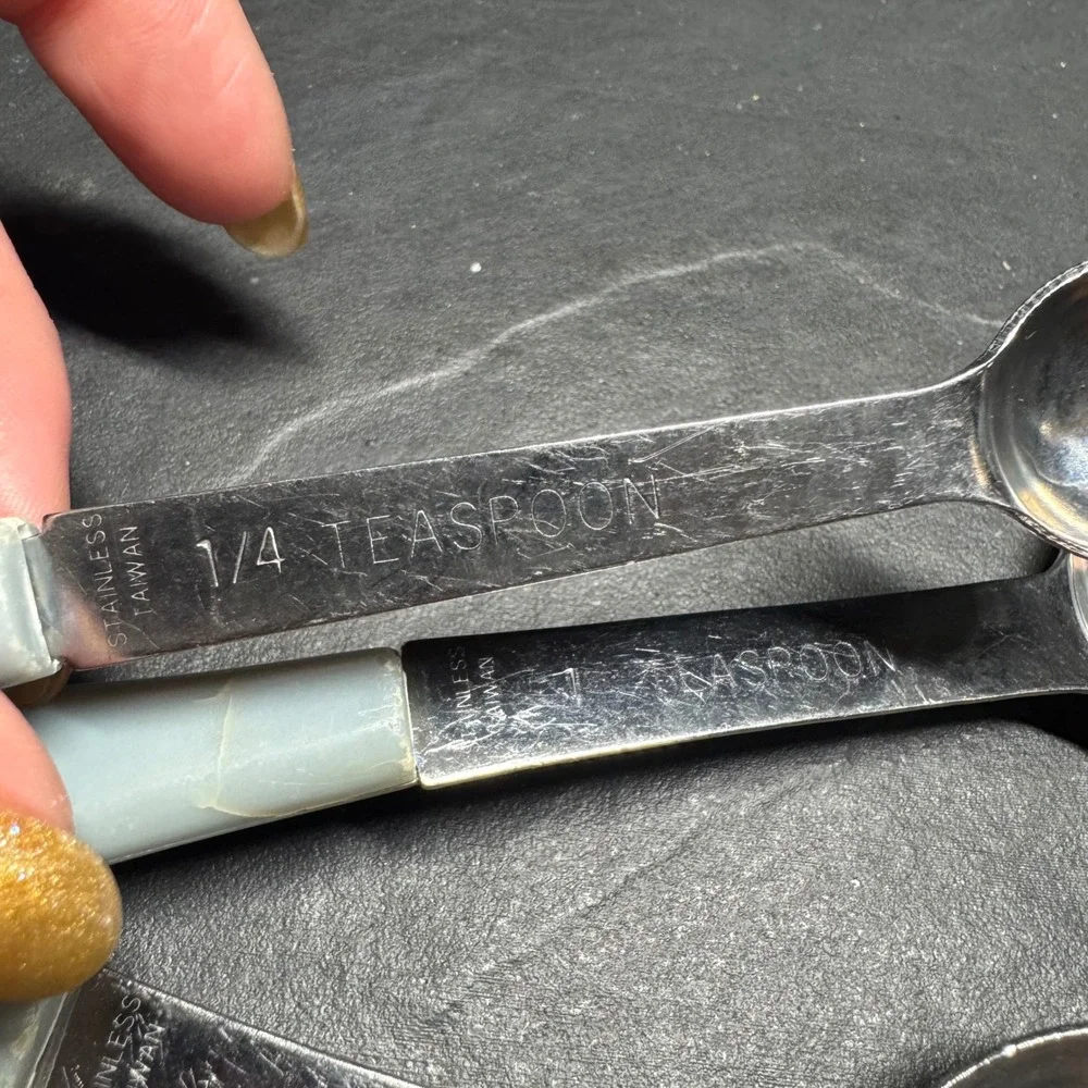 Vintage Stainless Steel Measuring Spoons Set 4pc Blue Plastic Handles Taiwan